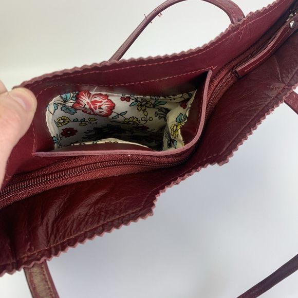 Latico Nora Tote Red Leather Shoulder Bag Double Strap Floral Lined Lightweight - Picture 10 of 16